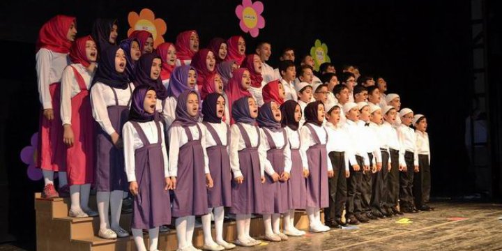 Özgür-Der Çocuk Kulübünden Yıl Sonu Programı
