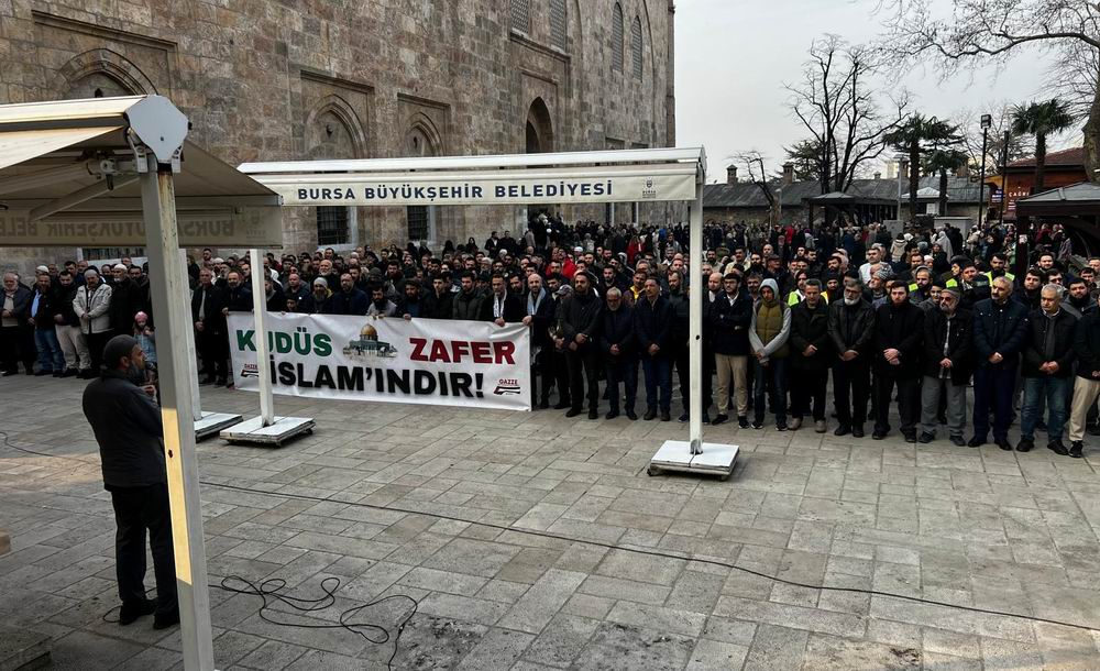 Bursa'da şehit Kassam komutanları için gıyabi cenaze namazı kılındı