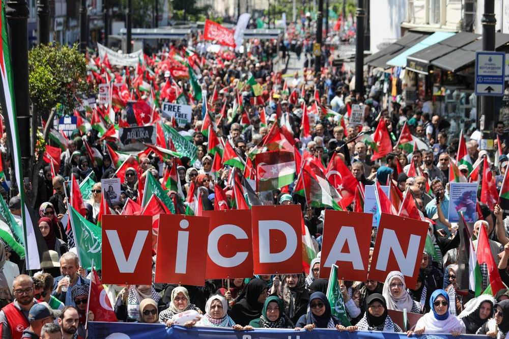 Onbinlerce Müslüman Gazze için Ayasofya'ya akın etti: İnsanlık vicdanı Siyonizmi yenecek!