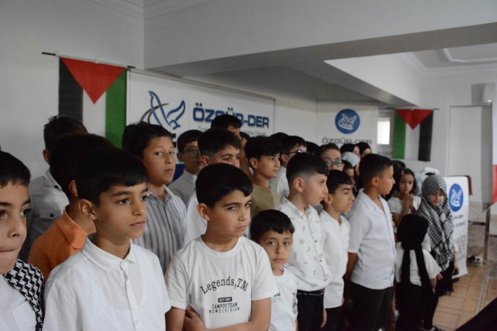 Özgür-Der Bingöl Şubesi Çocuk Kulübü'nden yılsonu programı