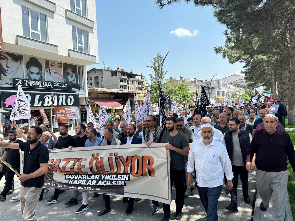 Tatvan’da Gazze yürüyüşü gerçekleştirildi