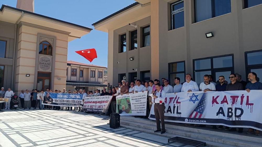 Akhisar’da eller Gazze için duaya kalktı
