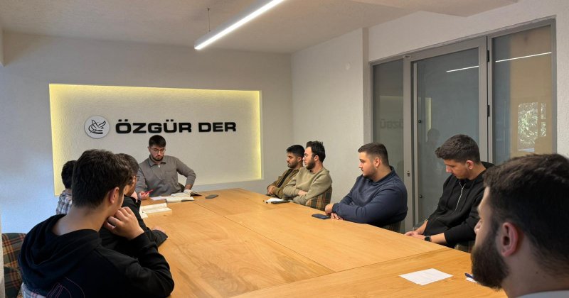 Özgür-Der Üniversite Gençliği “Türk’e Tapmak” kitabını konuştu