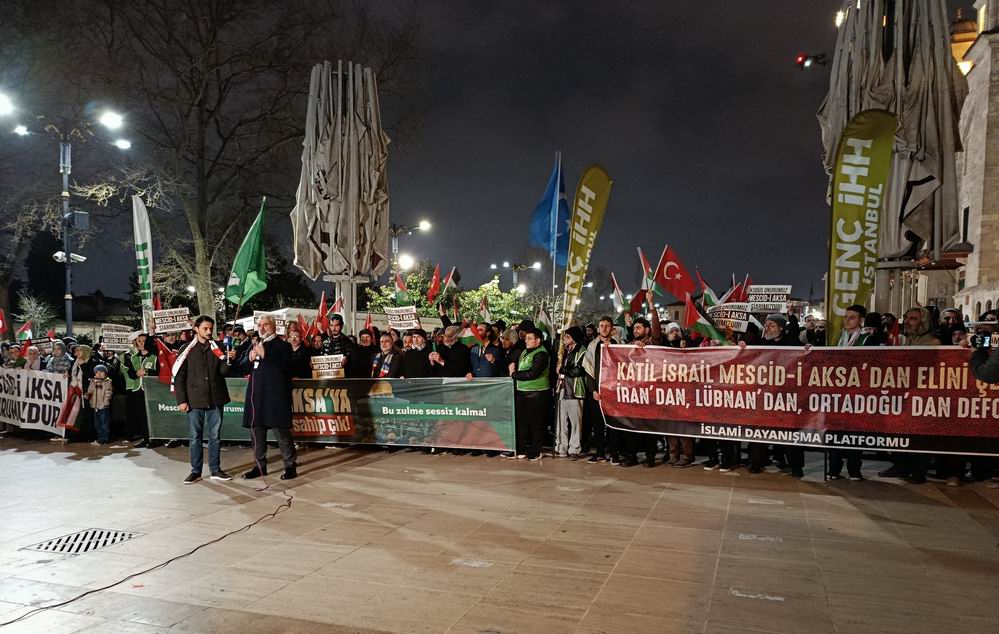 Fatih’te Filistin dayanışması: Katil İsrail, Mescid-i Aksa’dan elini çek!